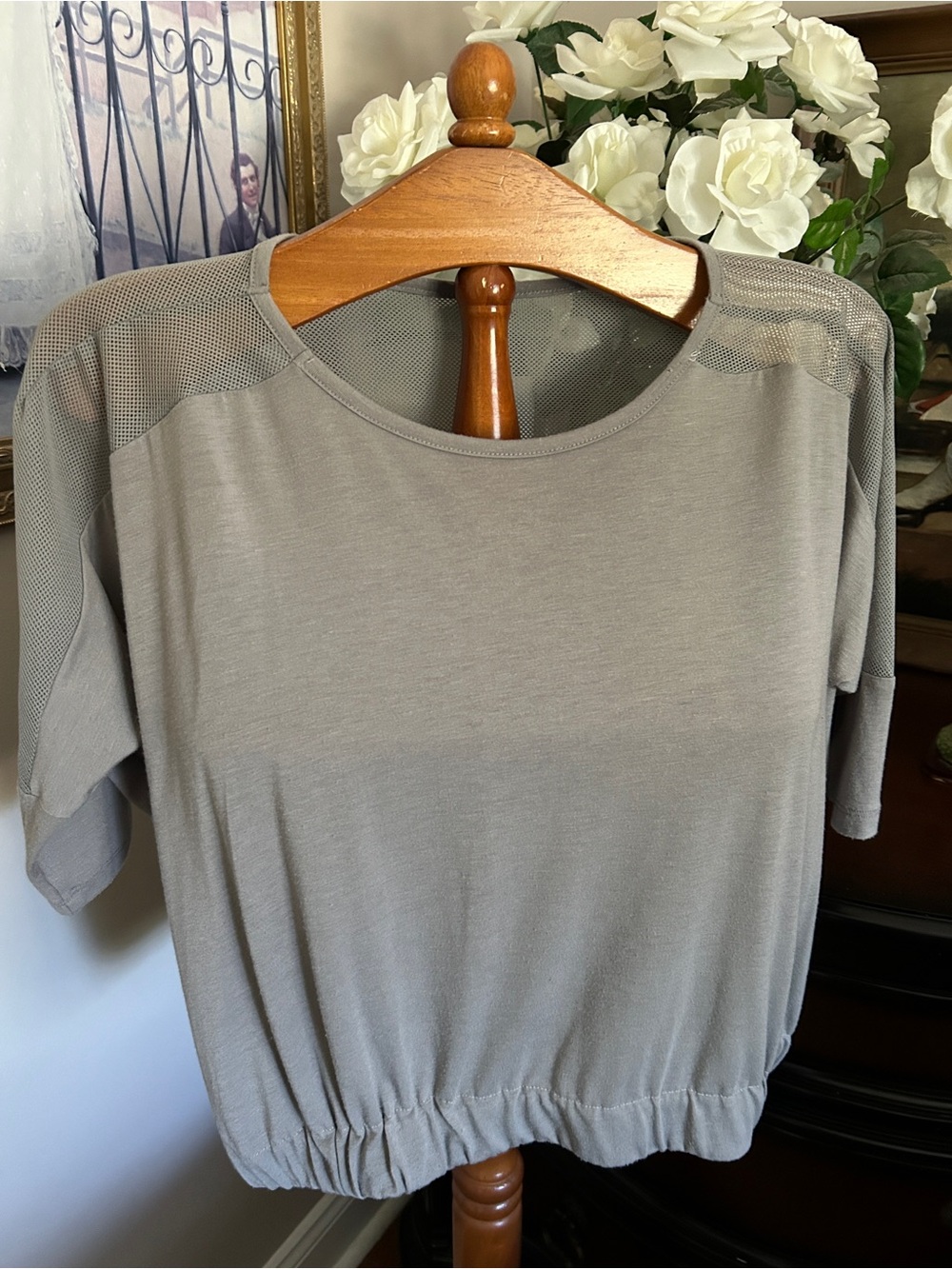Poof Relaxed Short Sleeve Mesh Grey Yoke Top in Taupe Sz L